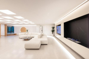 Luxury Provenza, 3bdr, 4bath, ac, Jacuzzi, Fast Wifi